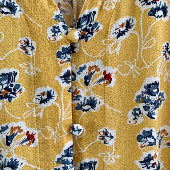 Denver Hayes | Front Tie Floral Top - Picture 4 of 11